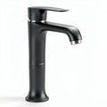 Grifo de cocina monomando en color negro mate altura 25 cm